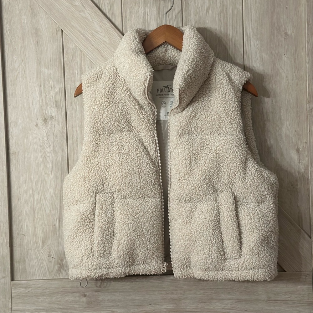 Hollister Cream Sherpa Puffer Vest